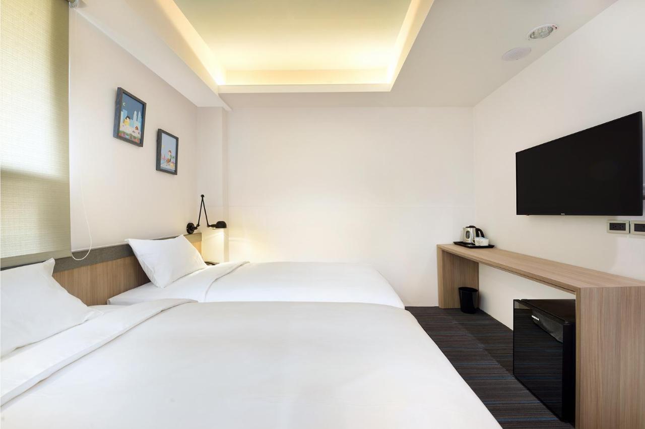 Hommie Inn Тайчжун Экстерьер фото