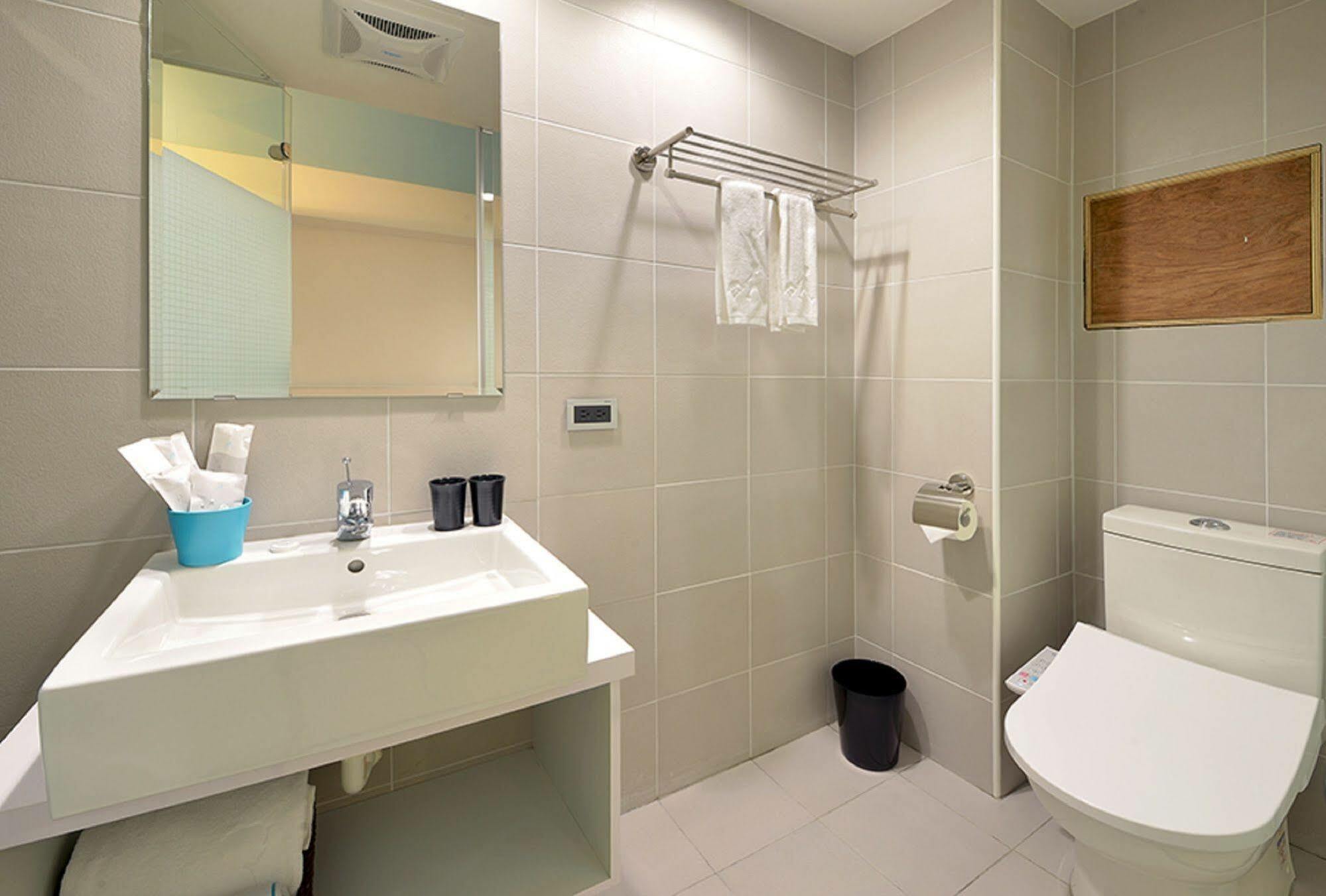 Hommie Inn Тайчжун Экстерьер фото